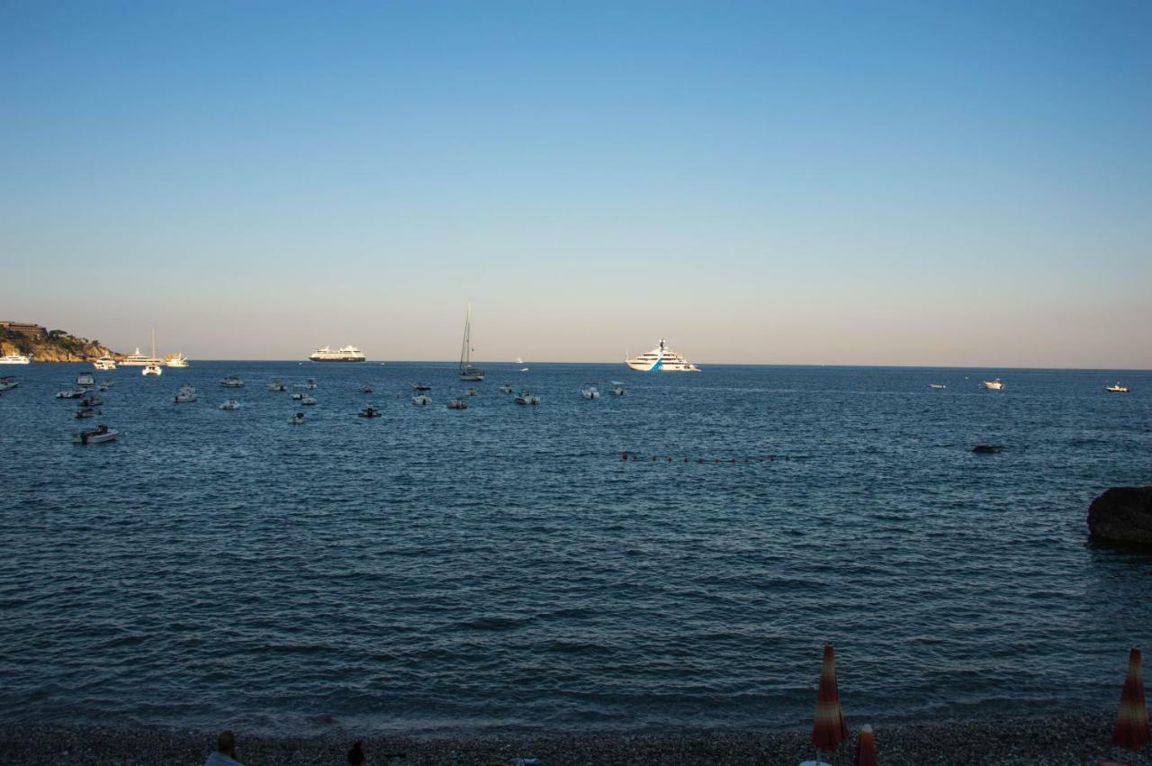 Maretna Apartment Giardini Naxos Bagian luar foto