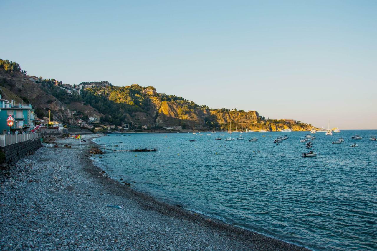 Maretna Apartment Giardini Naxos Bagian luar foto