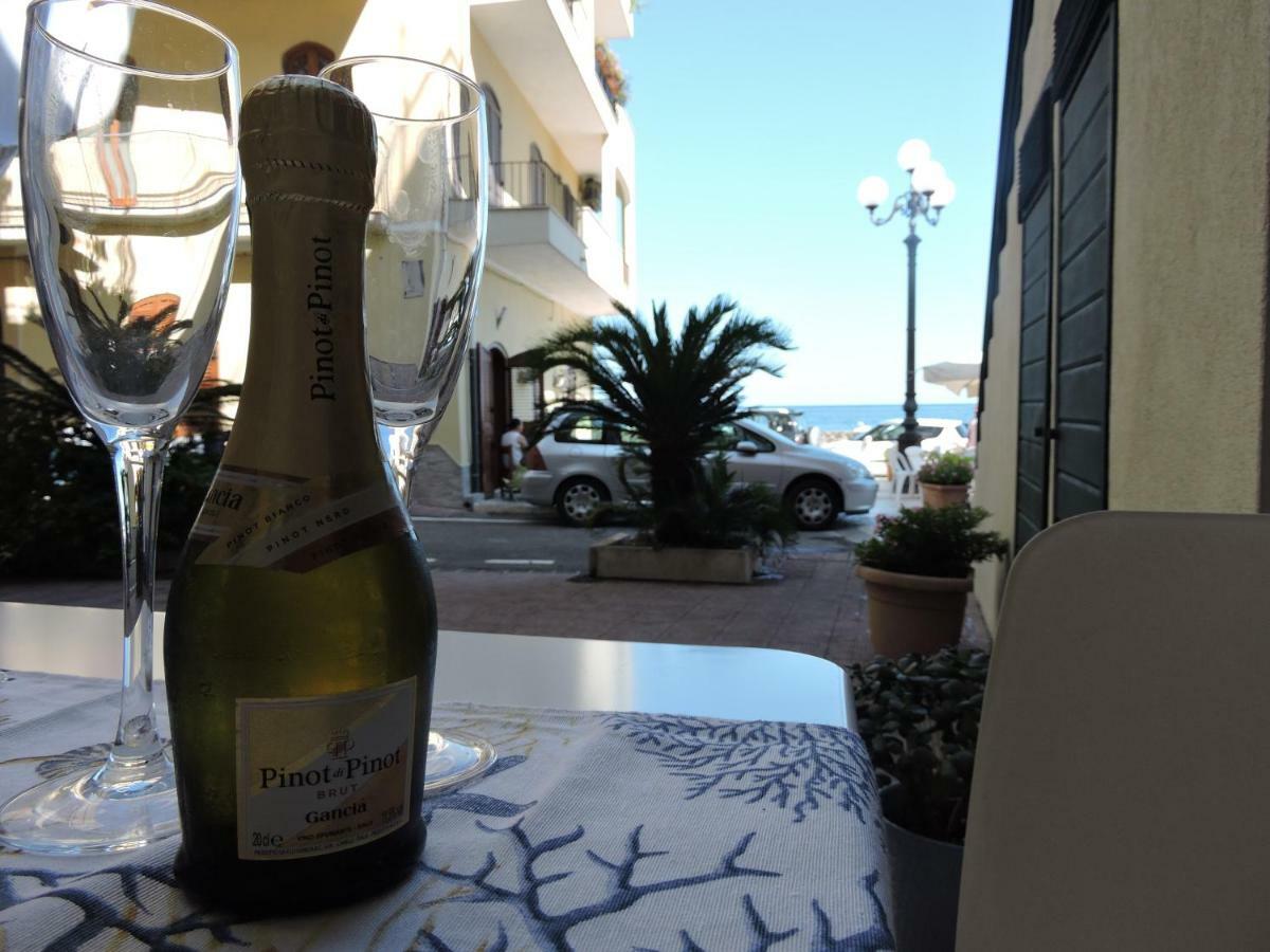 Maretna Apartment Giardini Naxos Bagian luar foto
